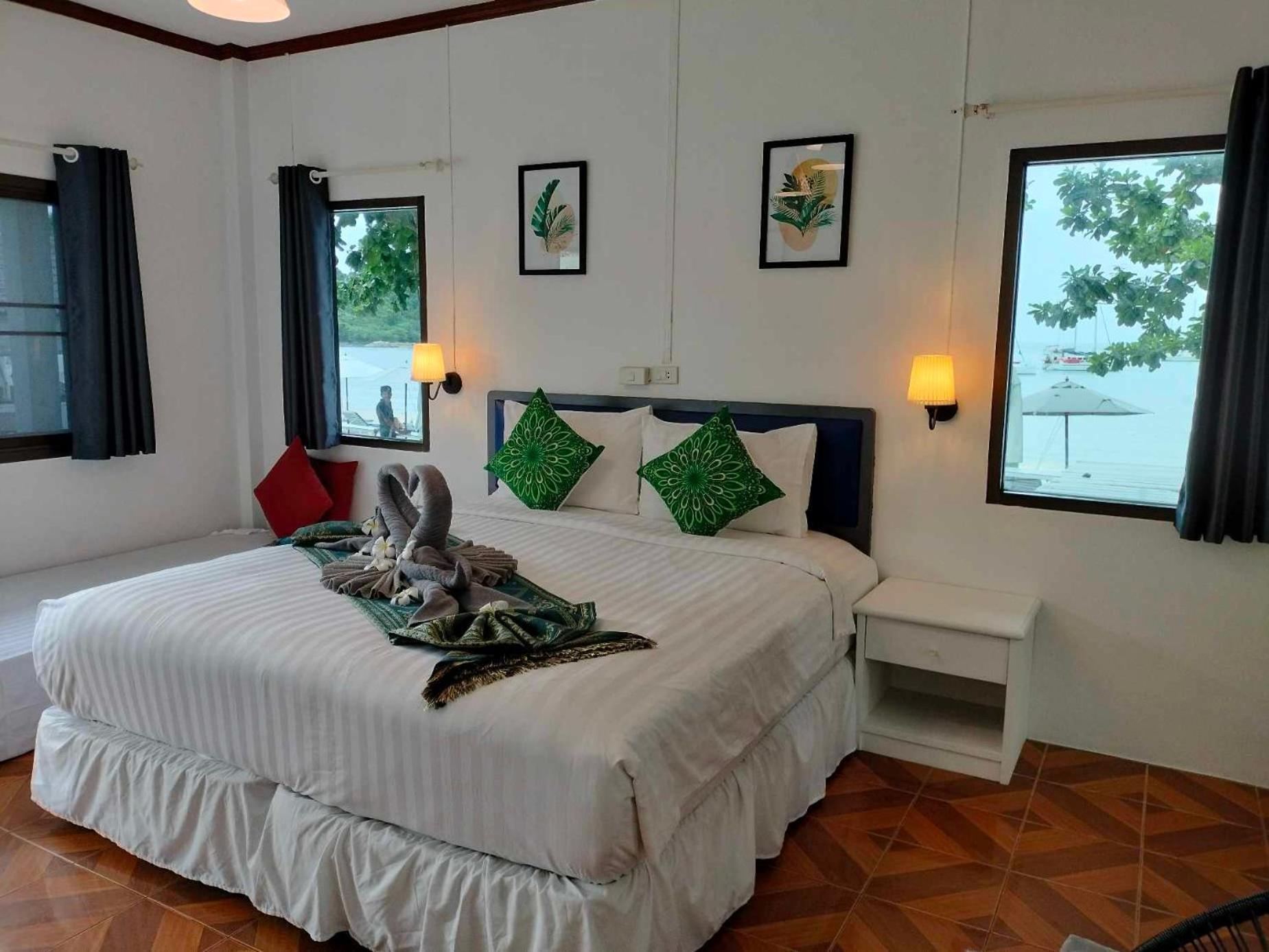 Bay Beach Resort Choeng Mon Exterior photo